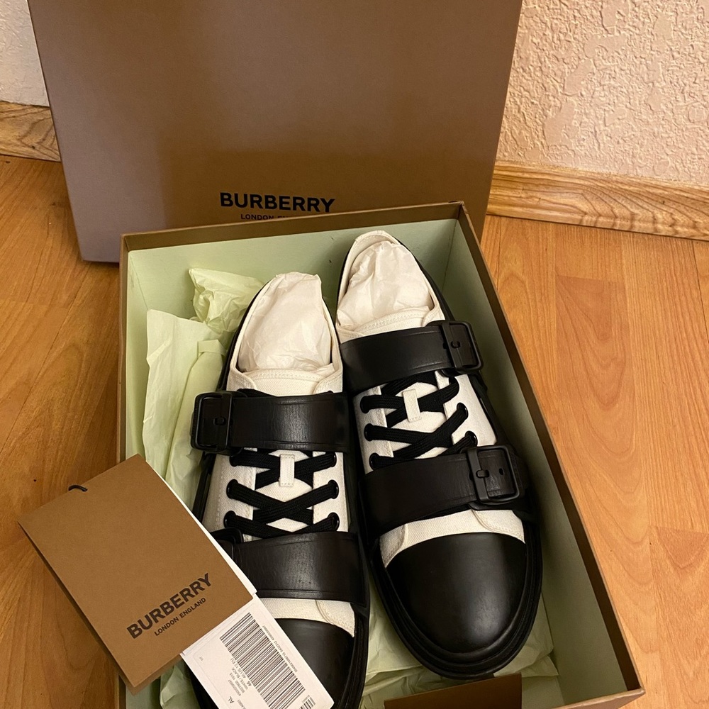 Size 12 (eu 46) black and white lowtop burberry sneakers brand new